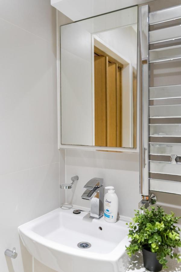 Chic 3 Bed Apartment Near London Bridge With Balcony Dış mekan fotoğraf